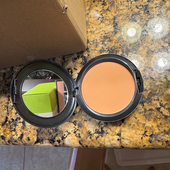 Brand new Mac powder plus foundation NC30 - Picture 5 of 6